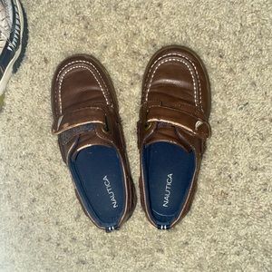 Nautica boys dress shoes , Velcro on the top and the leather  chipping away